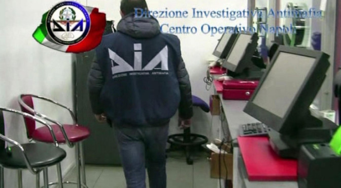 Cavalli, videopoker e slot-machine, 44 arresti della Dia di Napoli